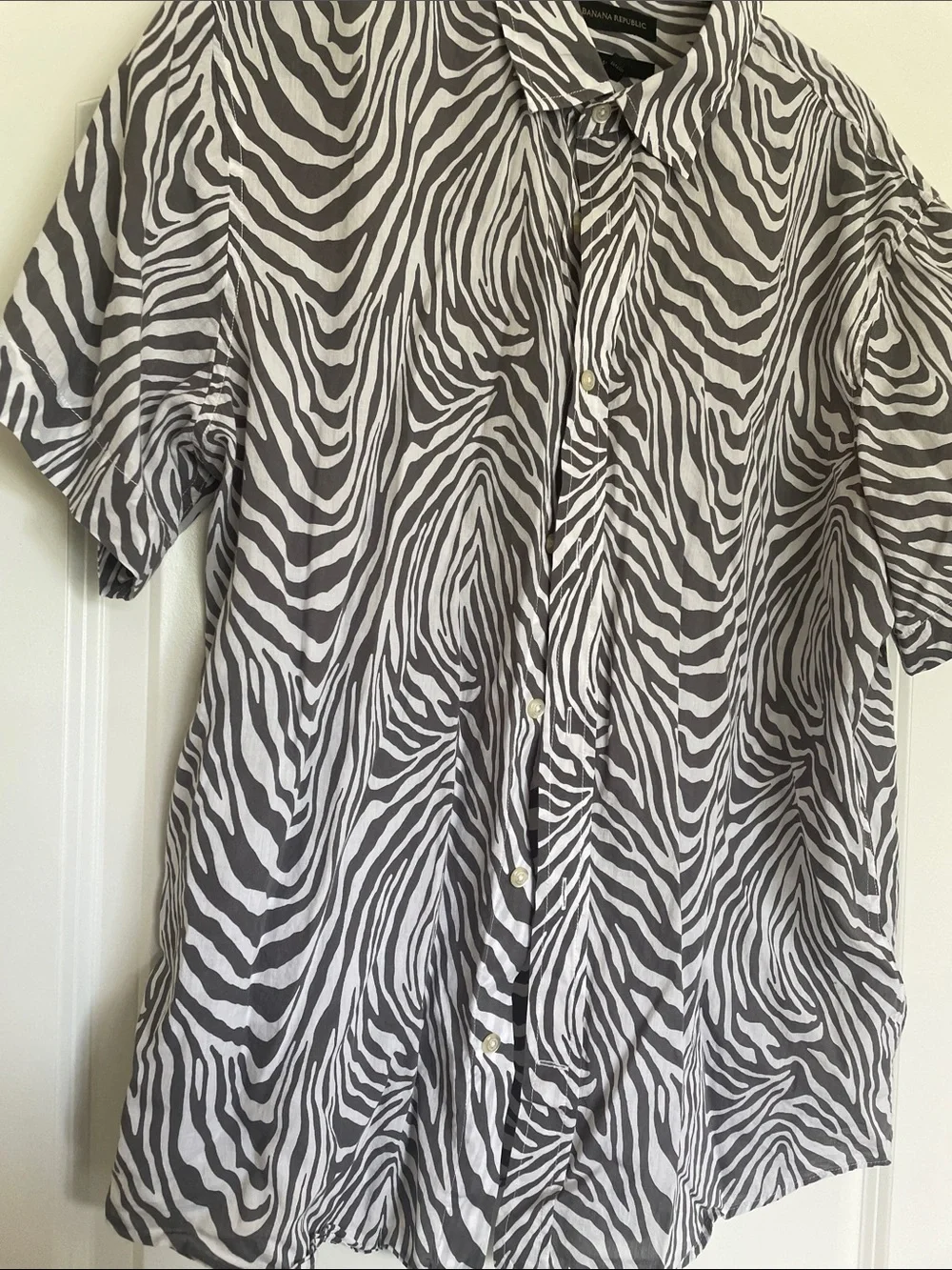 Banana Republic Gray and White Zebra Print Short Sleeve Button-Down Shirt